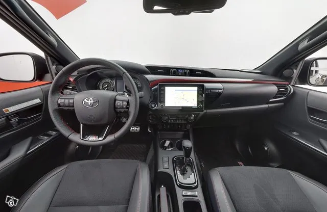 Toyota Hilux Double Cab 4WD 2,8D GR Sport 2-paikkainen Automaatti - Uusi vastaavin varustein 75000eur Image 9