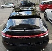 PORSCHE Macan  Image 1