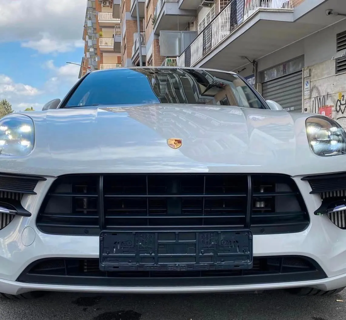 PORSCHE Macan  Image 2