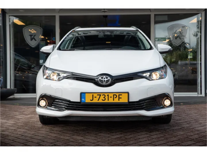 Toyota Auris Touring Sports 1.2T Aspiration Limited  Image 2