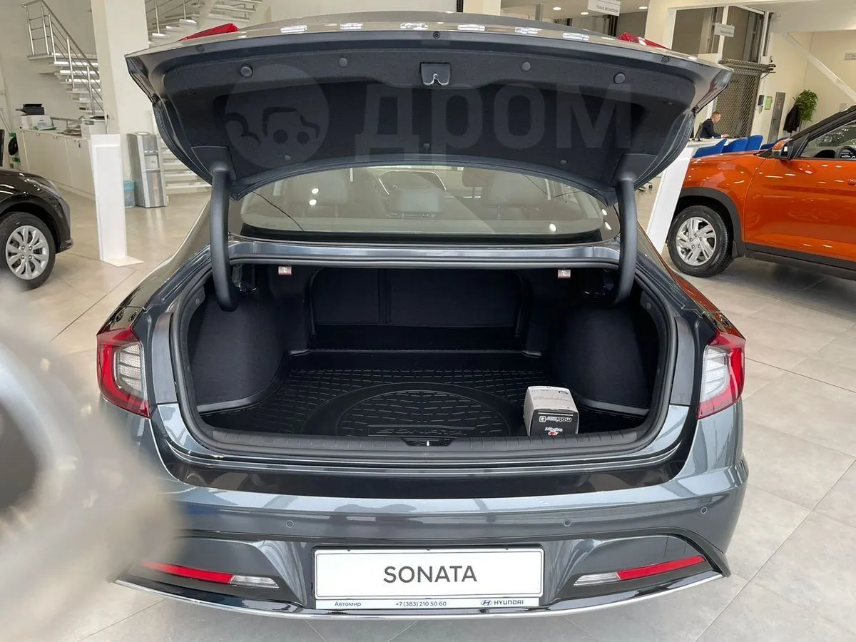 Hyundai Sonata  Image 4