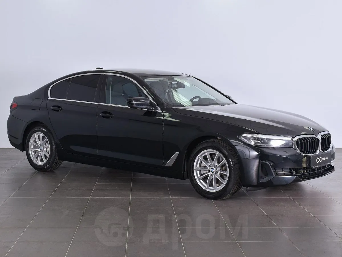 BMW 5-Series  Image 6