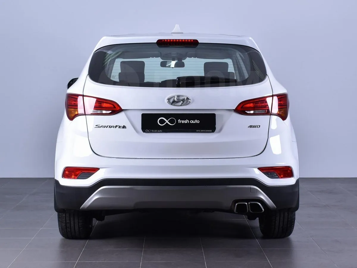 Hyundai Santa  Image 2