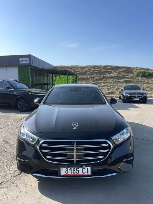 Mercedes-Benz E 260  Image 1