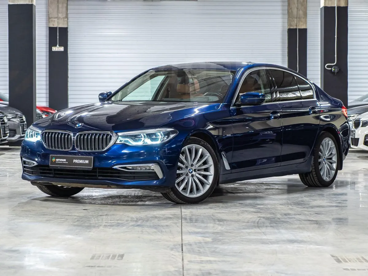 BMW 5-Series  Image 1