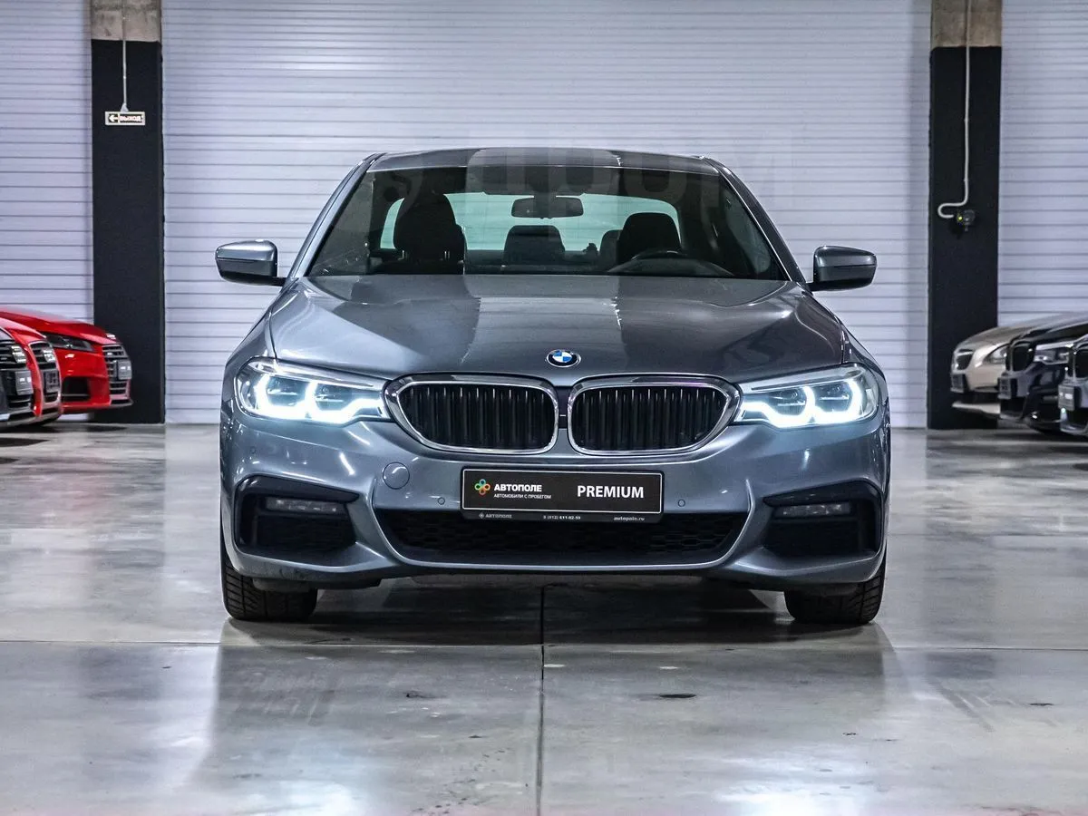 BMW 5-Series  Image 3