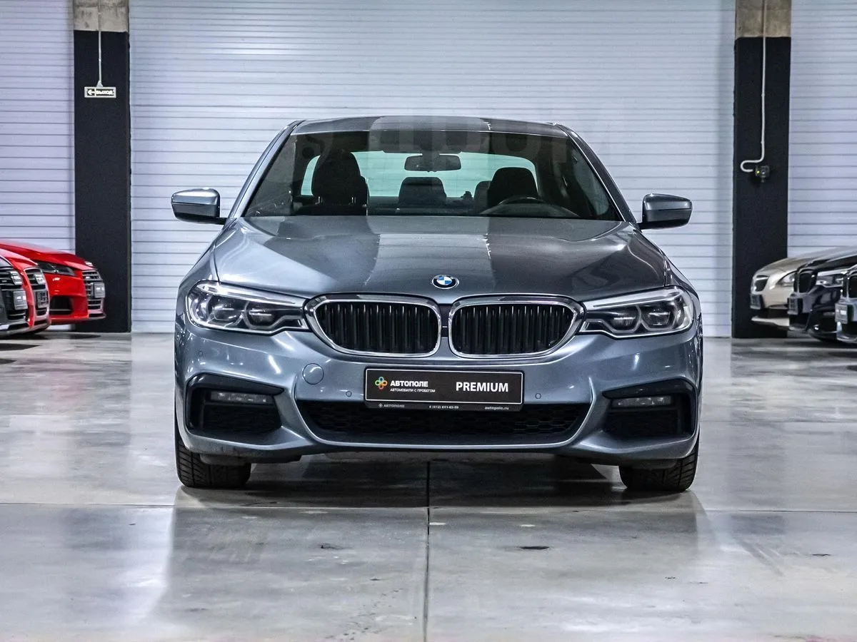 BMW 5-Series  Image 4