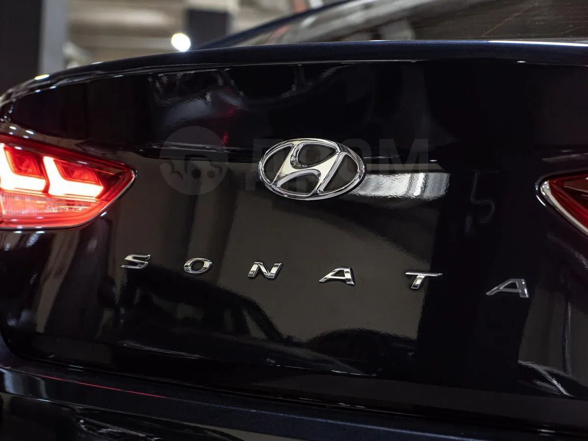 Hyundai Sonata  Image 9