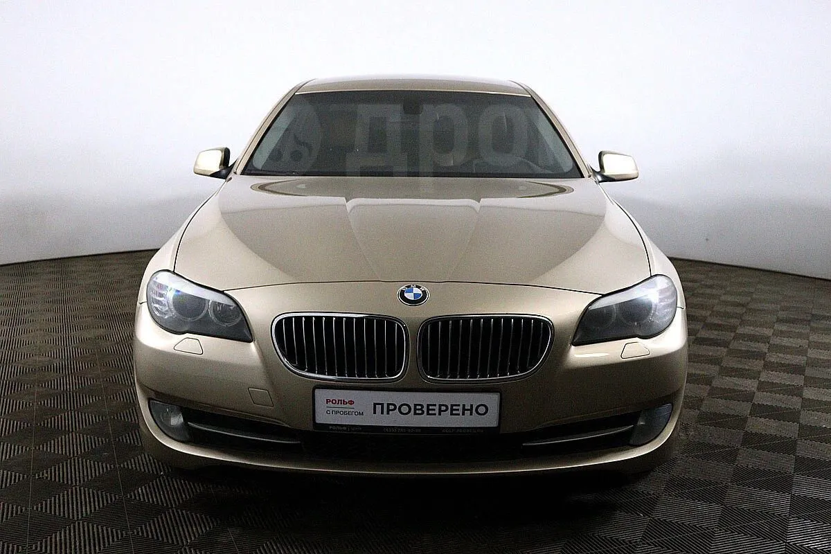 BMW 5-Series  Image 2