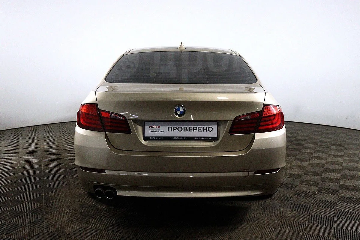 BMW 5-Series  Image 6