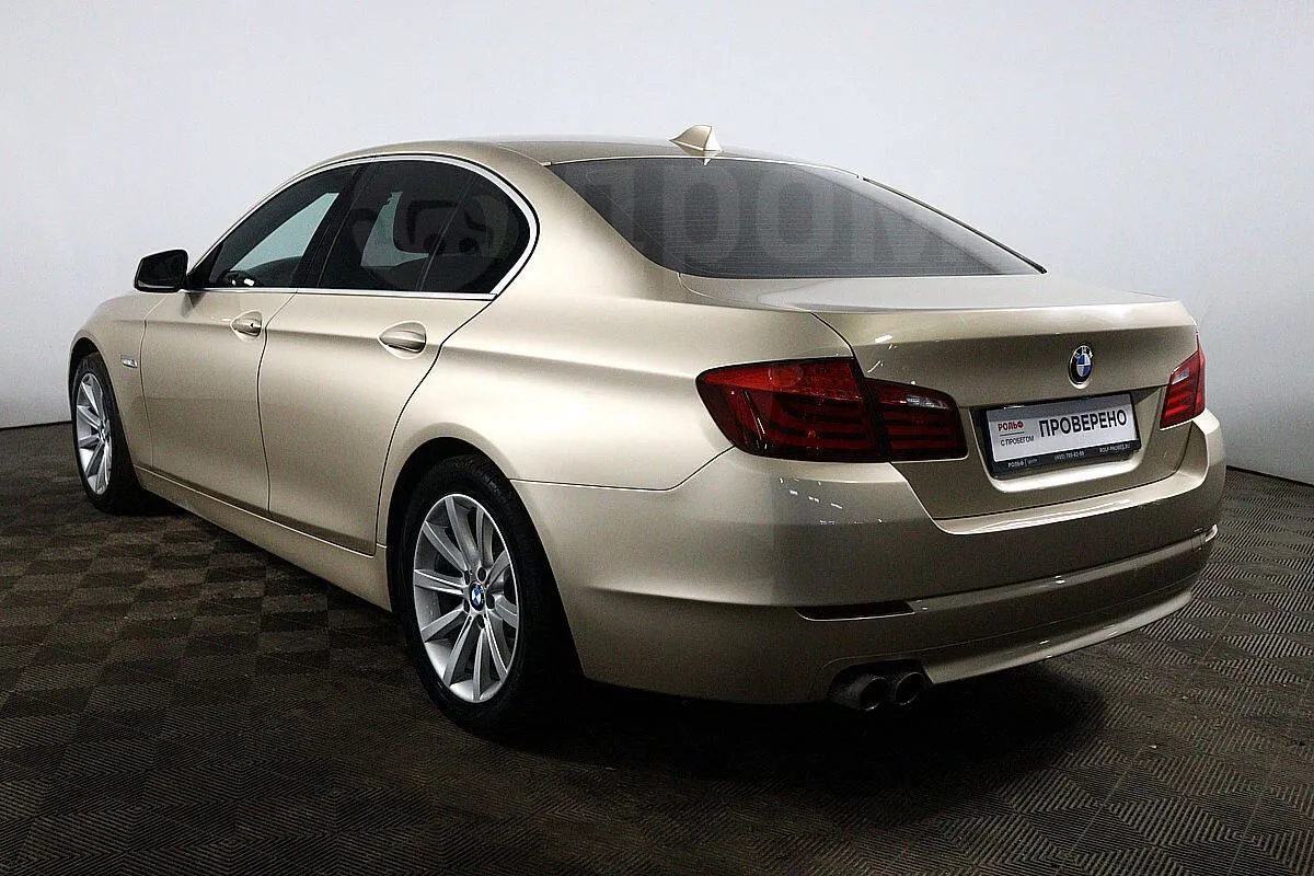 BMW 5-Series  Image 7