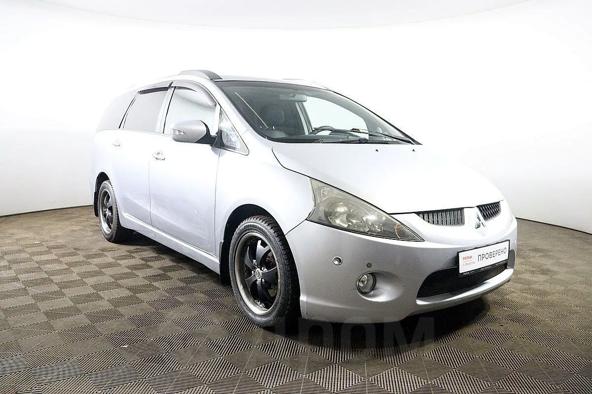 Mitsubishi Grandis  Image 3