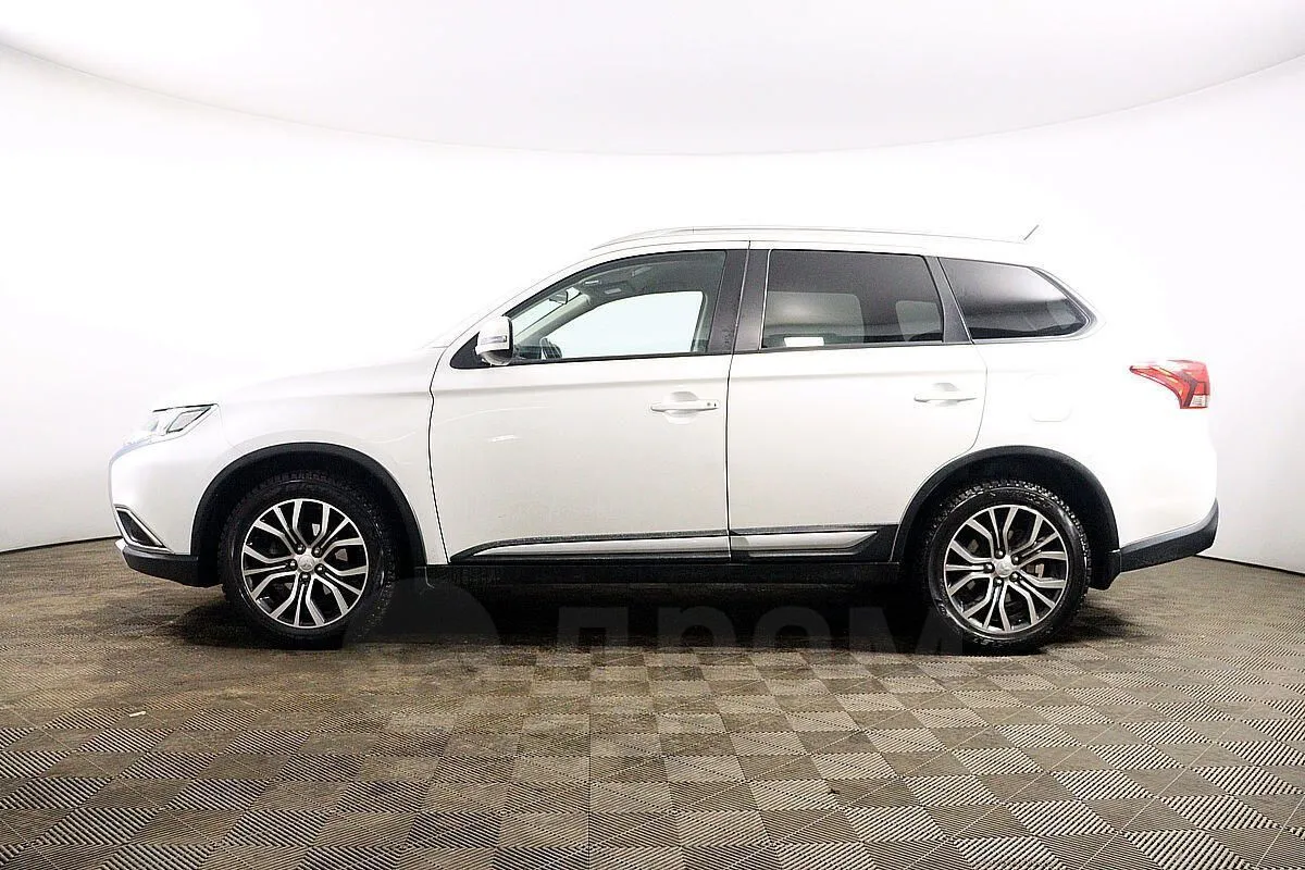 Mitsubishi Outlander  Image 8