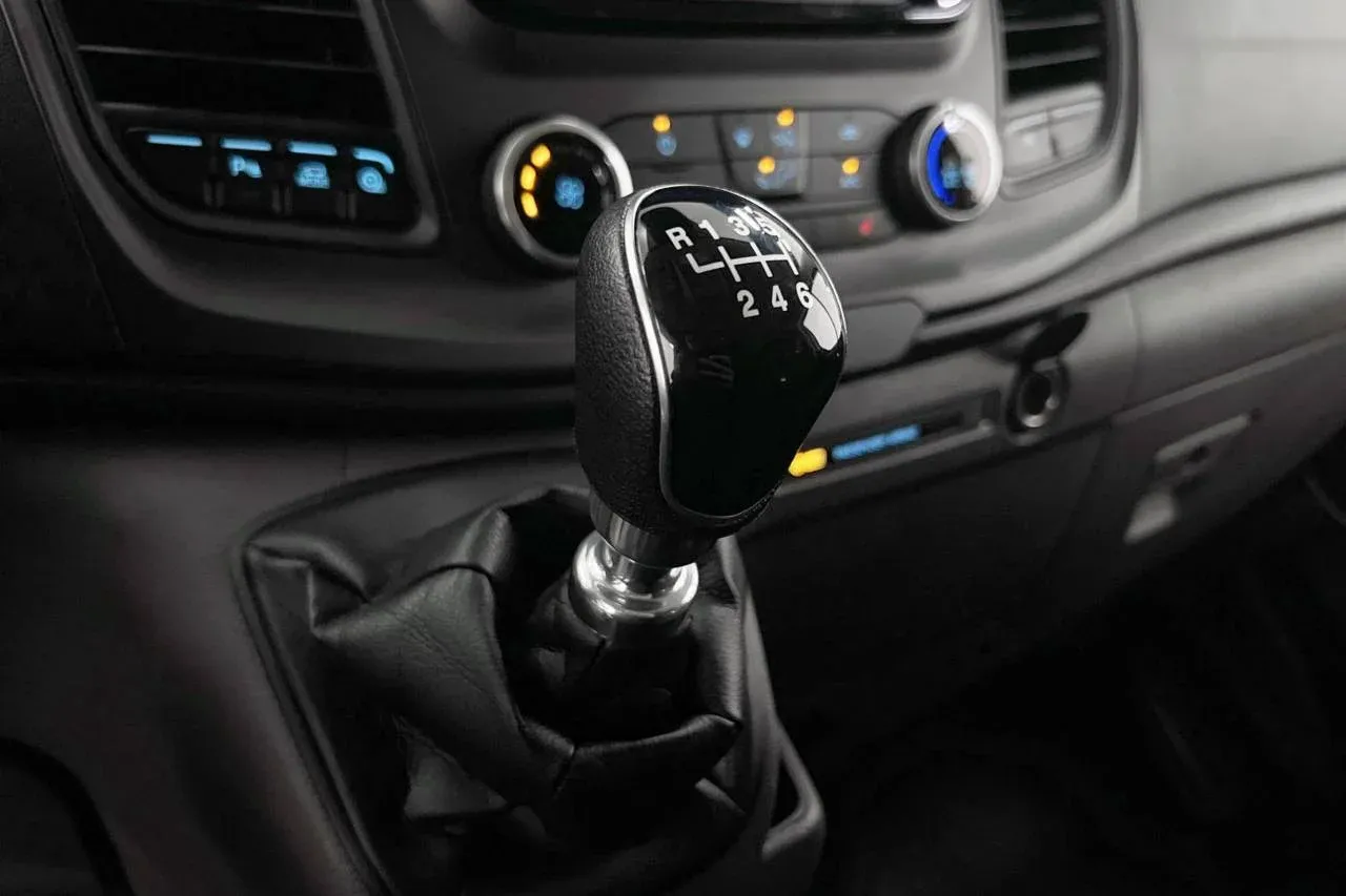 Ford Tourneo Custom L2 B-kamera 9-Sits Sync3 Värmare Moms Image 3