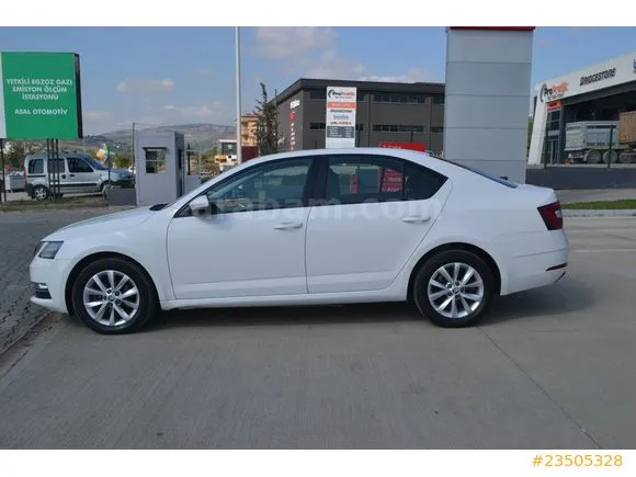 Skoda Octavia 1.6 TDI Style Image 9