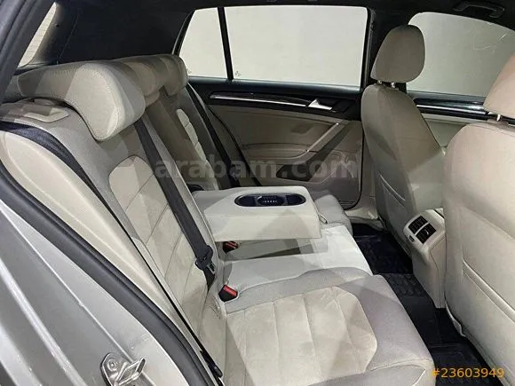 Volkswagen Golf 1.0 TSi Comfortline Image 10
