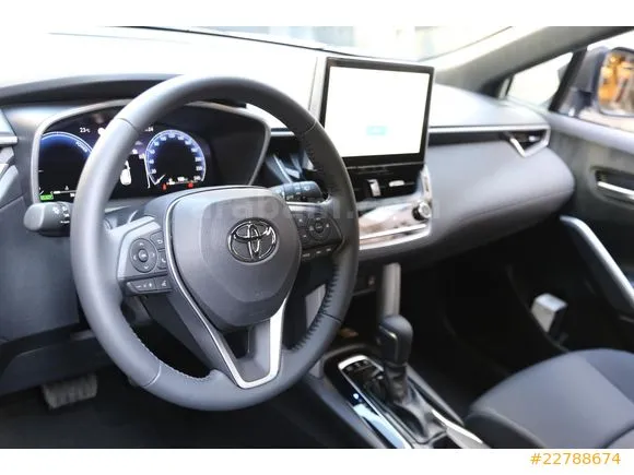 Toyota Corolla 1.8 Hybrid Flame Image 10