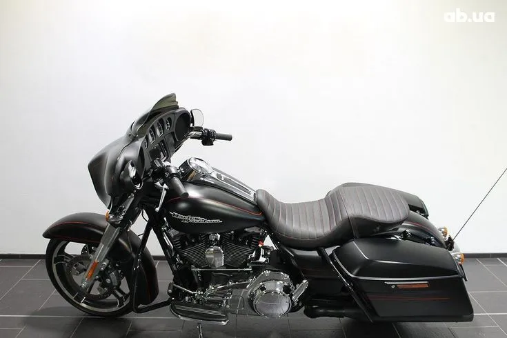 Harley-Davidson FLHXS  Image 1