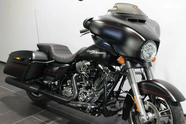 Harley-Davidson FLHXS  Image 8